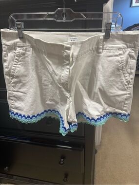Crown & Ivy White Scalloped Hem Bermuda Shorts